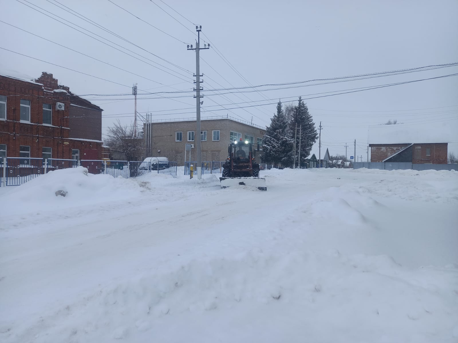 Работы по уборке снега продолжаются | 06.12.2023 | Новости Гаврилова Посада  - БезФормата